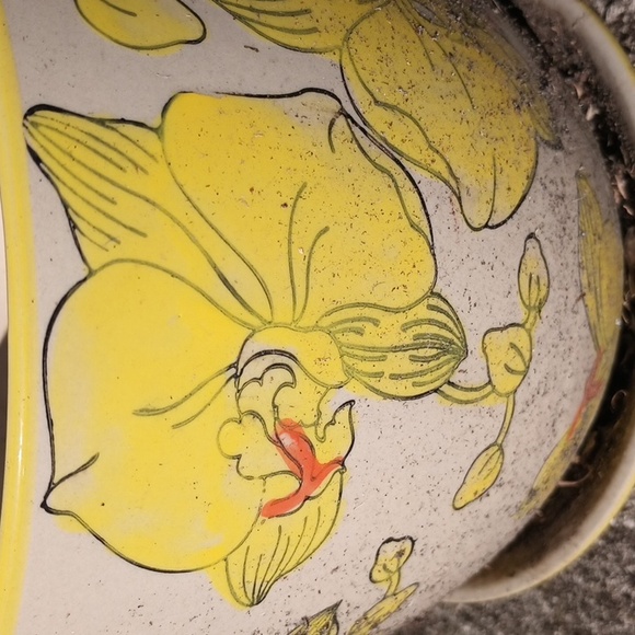 Vintage Yellow Planter for indoors or Outside Cala Lily Design w pan - Picture 3 of 3